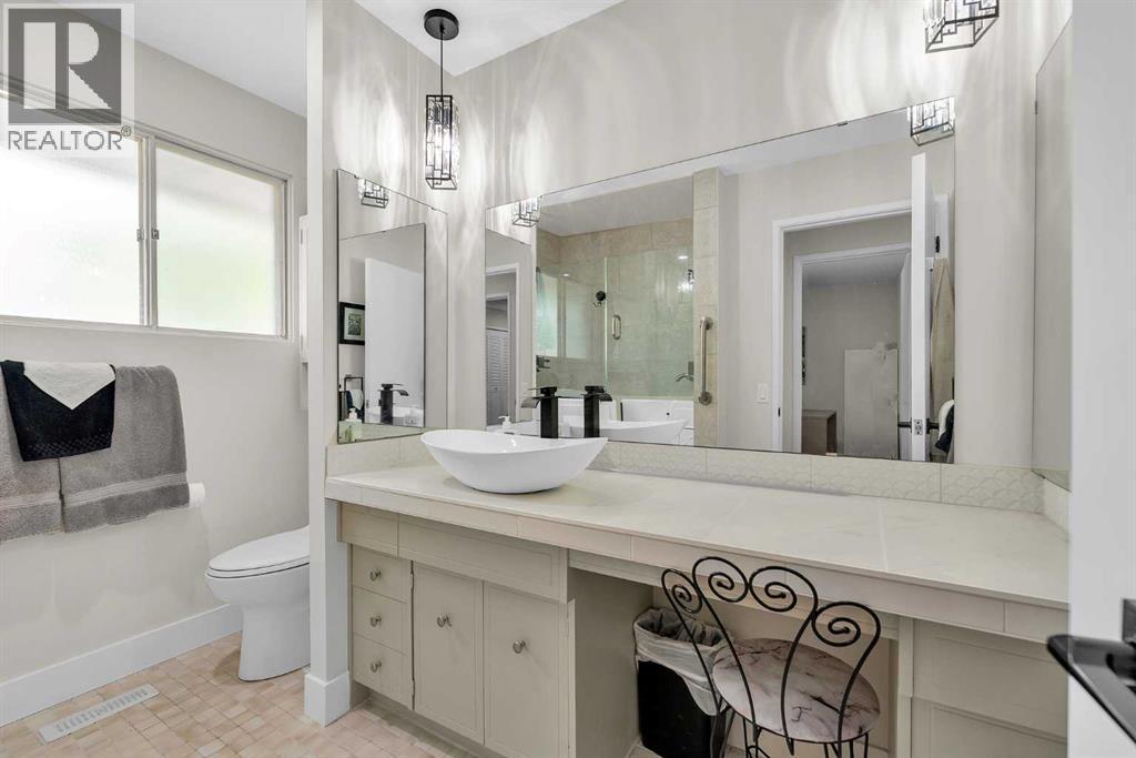 Photo 28 of 7019 Hunterbow Crescent Nw, Calgary AB
