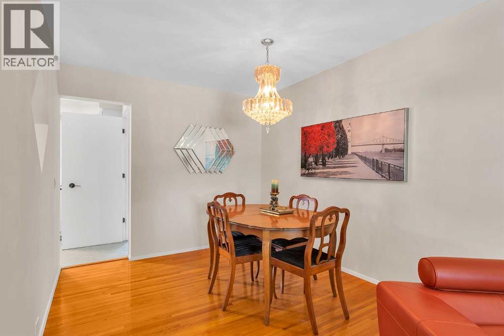 Photo 11 of 7019 Hunterbow Crescent Nw, Calgary AB