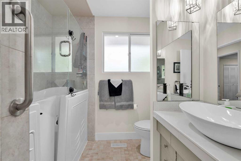 Photo 29 of 7019 Hunterbow Crescent Nw, Calgary AB