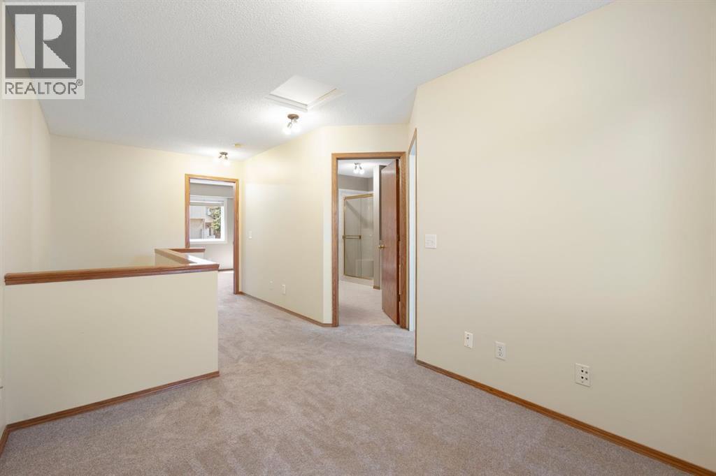 Photo 19 of 243 Christie Park Mews Sw, Calgary AB