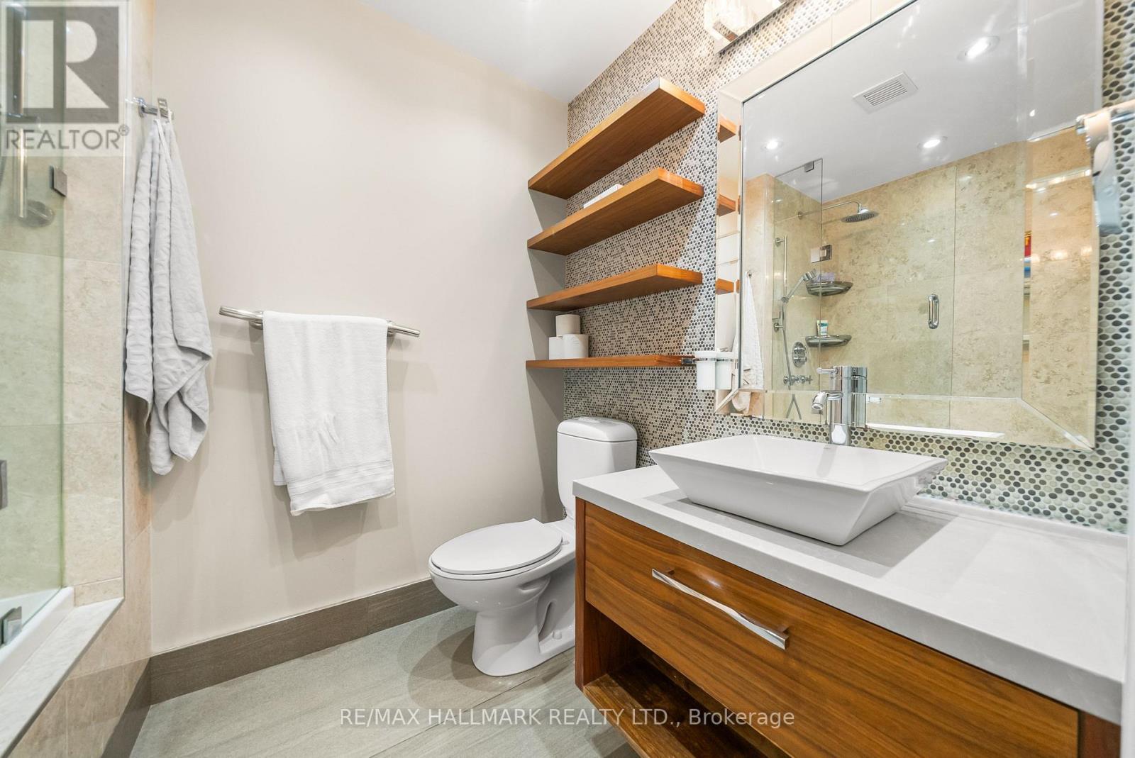 Photo 33 of Th 11 23 Sheppard Avenue E, Toronto ON