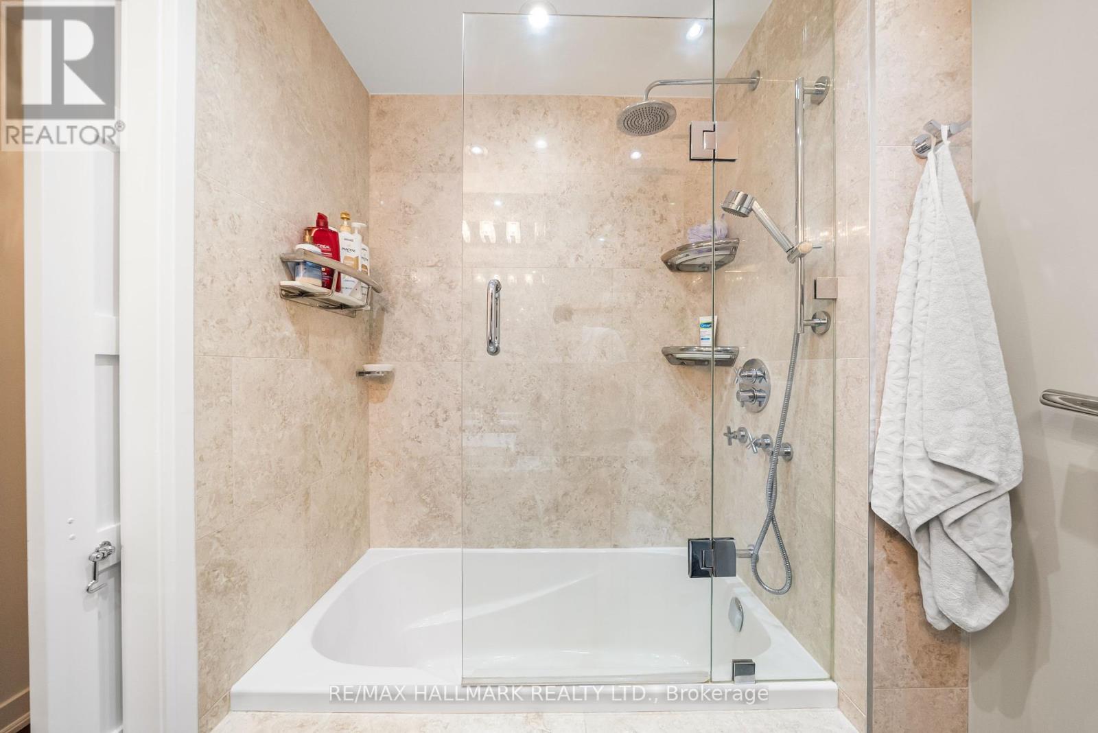 Photo 2 of Th 11 23 Sheppard Avenue E, Toronto ON