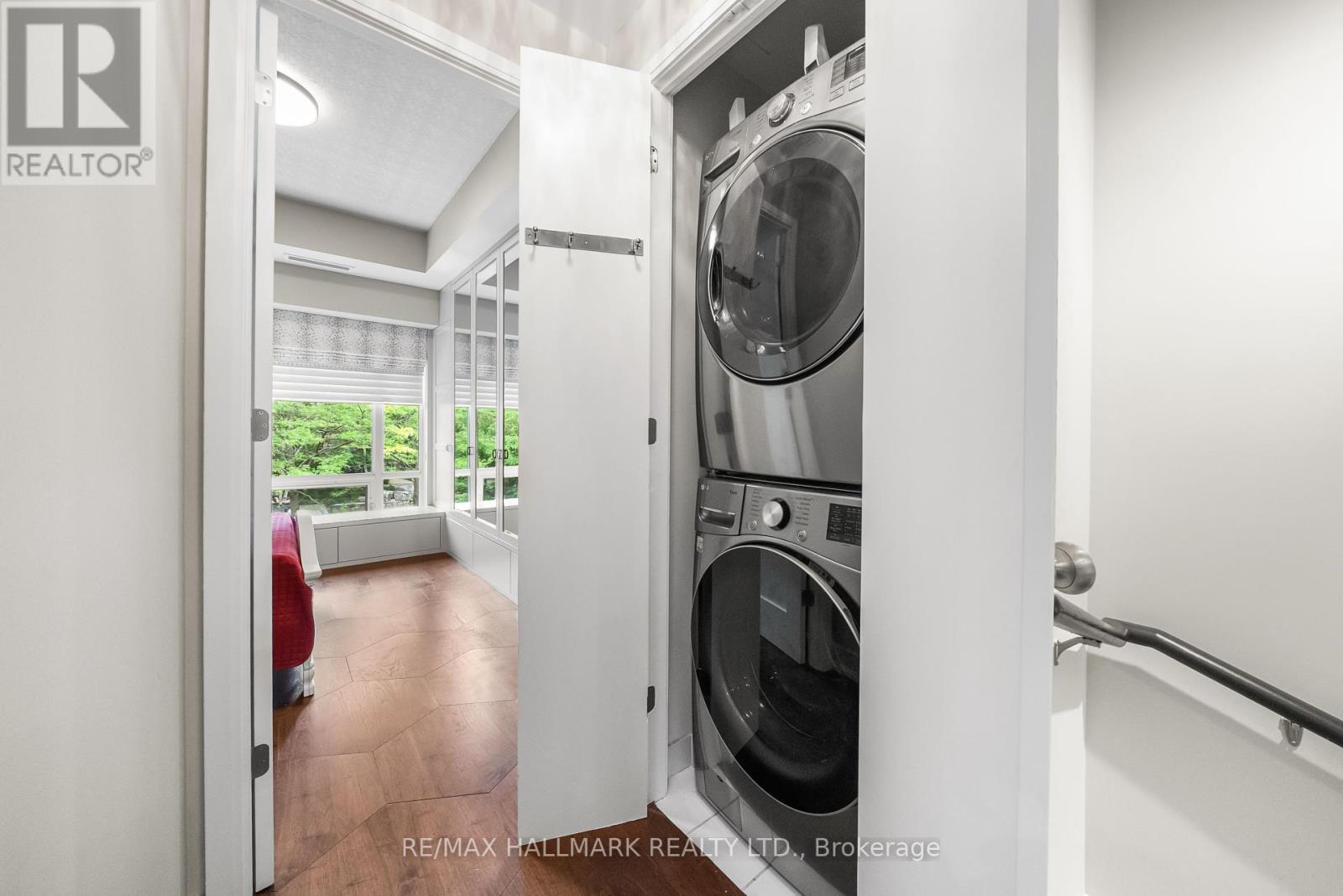 Photo 5 of Th 11 23 Sheppard Avenue E, Toronto ON