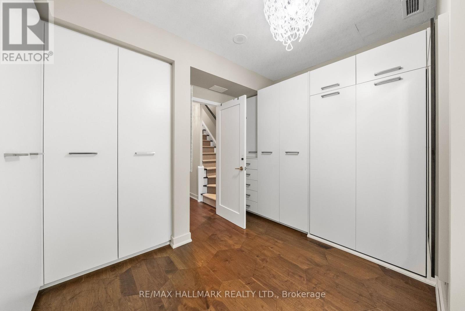 Photo 4 of Th 11 23 Sheppard Avenue E, Toronto ON