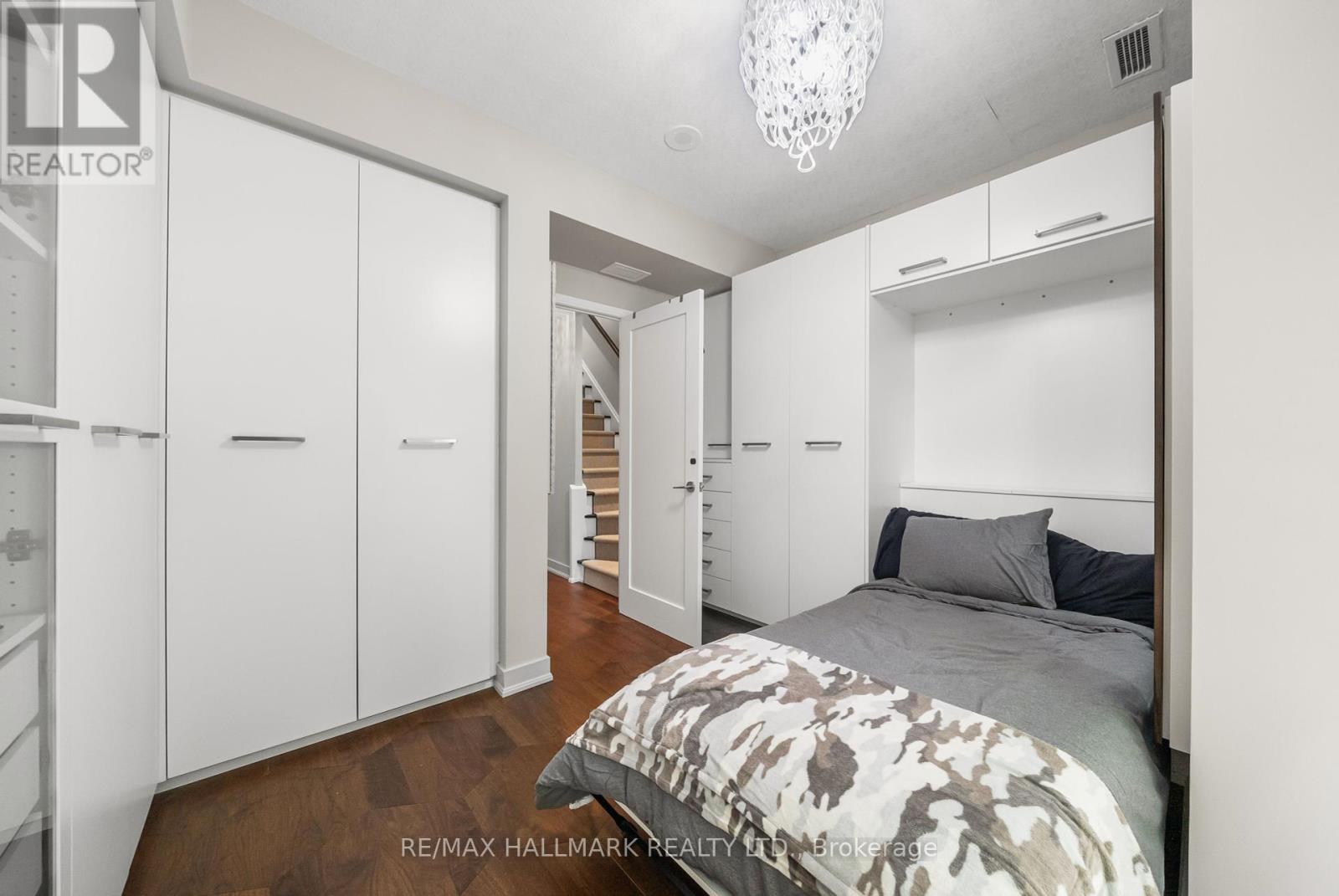 Photo 1 of Th 11 23 Sheppard Avenue E, Toronto ON