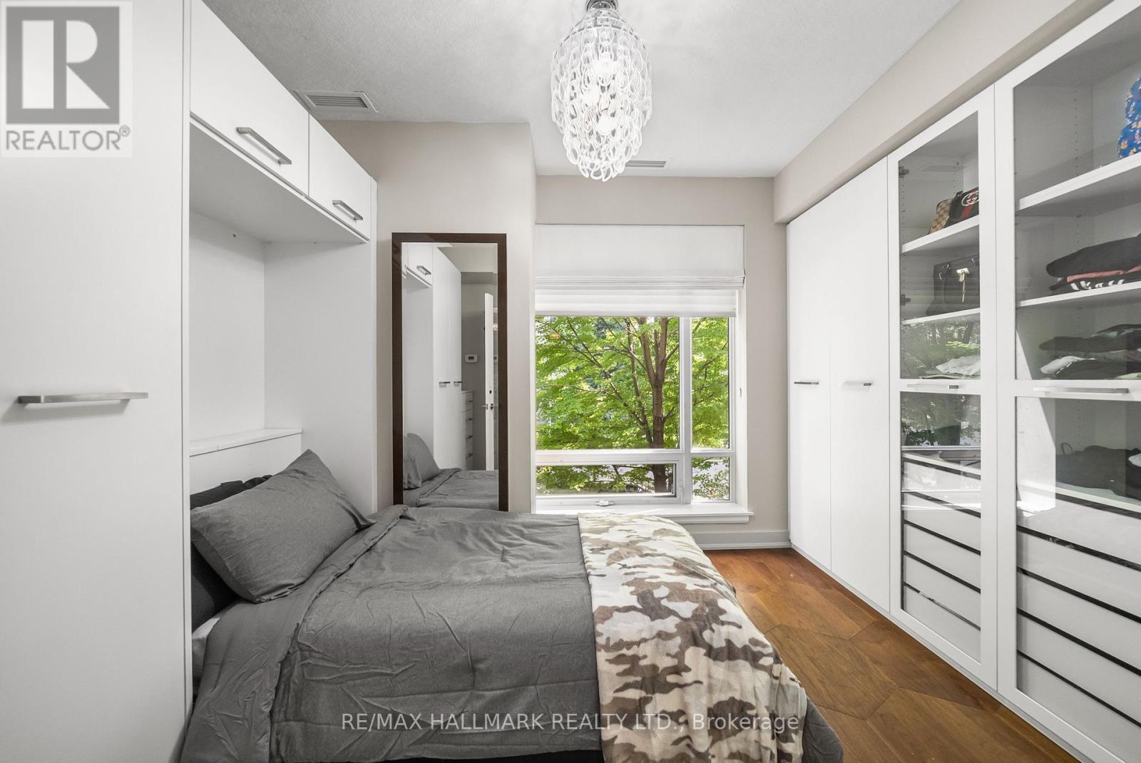 Photo 3 of Th 11 23 Sheppard Avenue E, Toronto ON