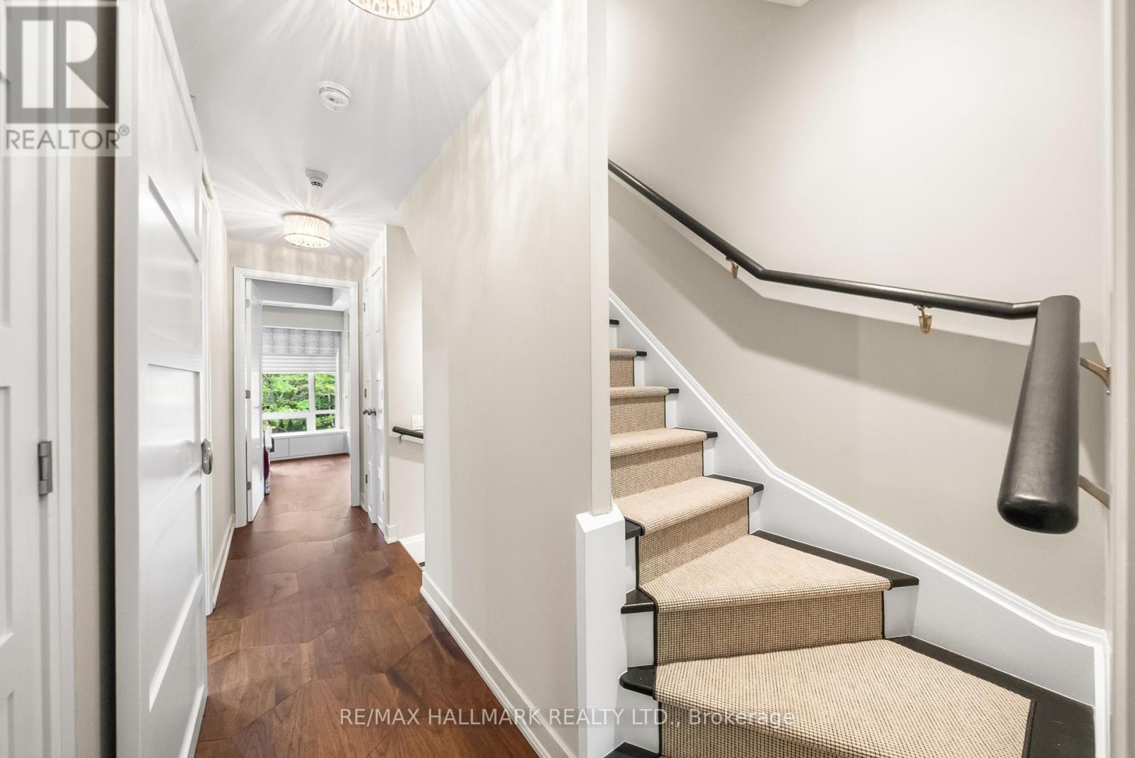 Photo 6 of Th 11 23 Sheppard Avenue E, Toronto ON