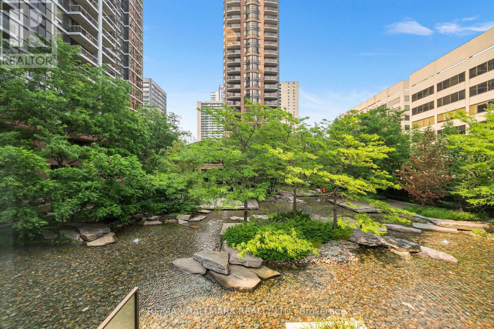 Photo 15 of Th 11 23 Sheppard Avenue E, Toronto ON