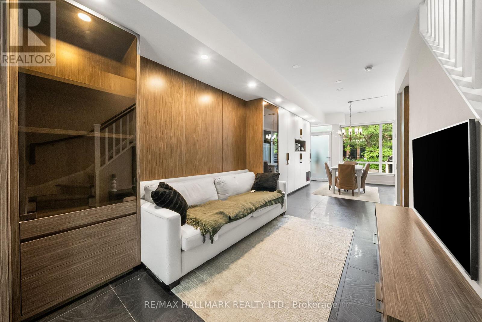 Photo 13 of Th 11 23 Sheppard Avenue E, Toronto ON
