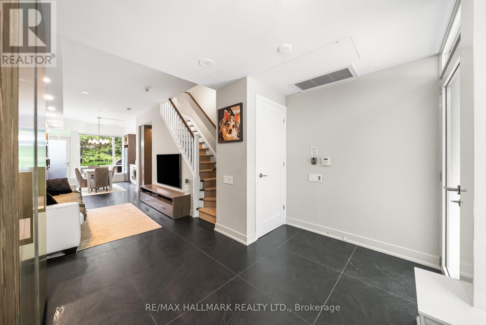 Photo 9 of Th 11 23 Sheppard Avenue E, Toronto ON