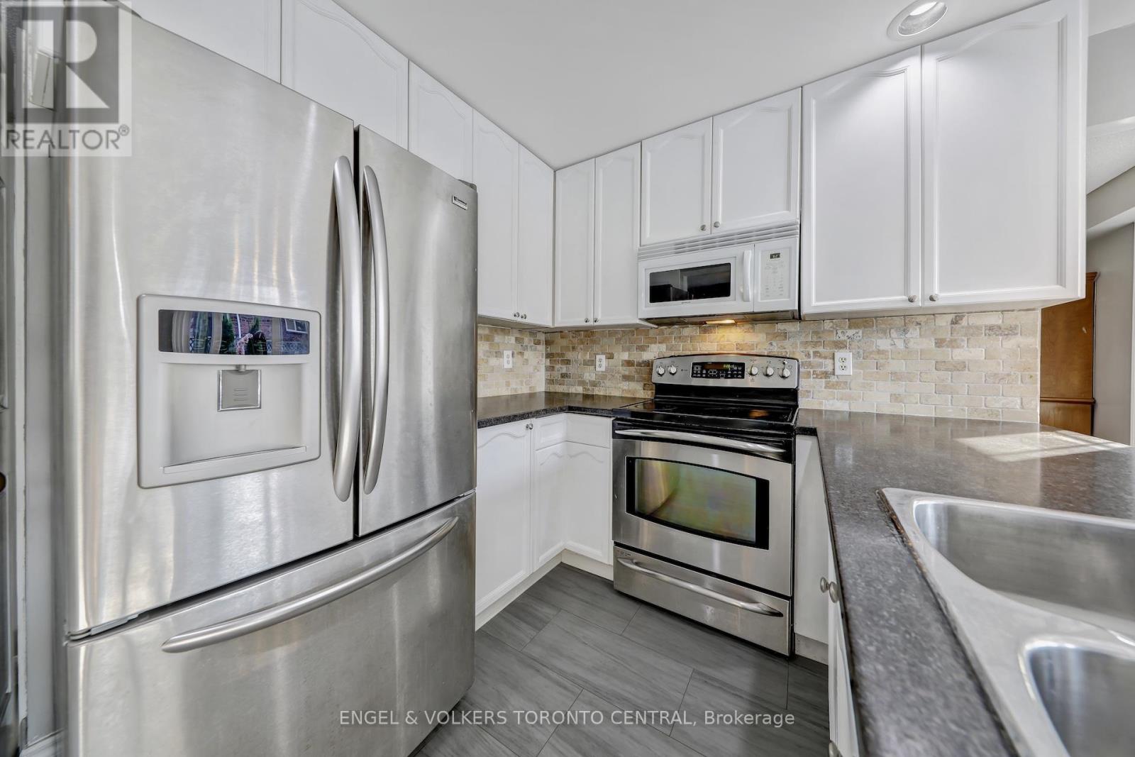 Photo 35 of 14 Soper Creek Drive, Clarington ON