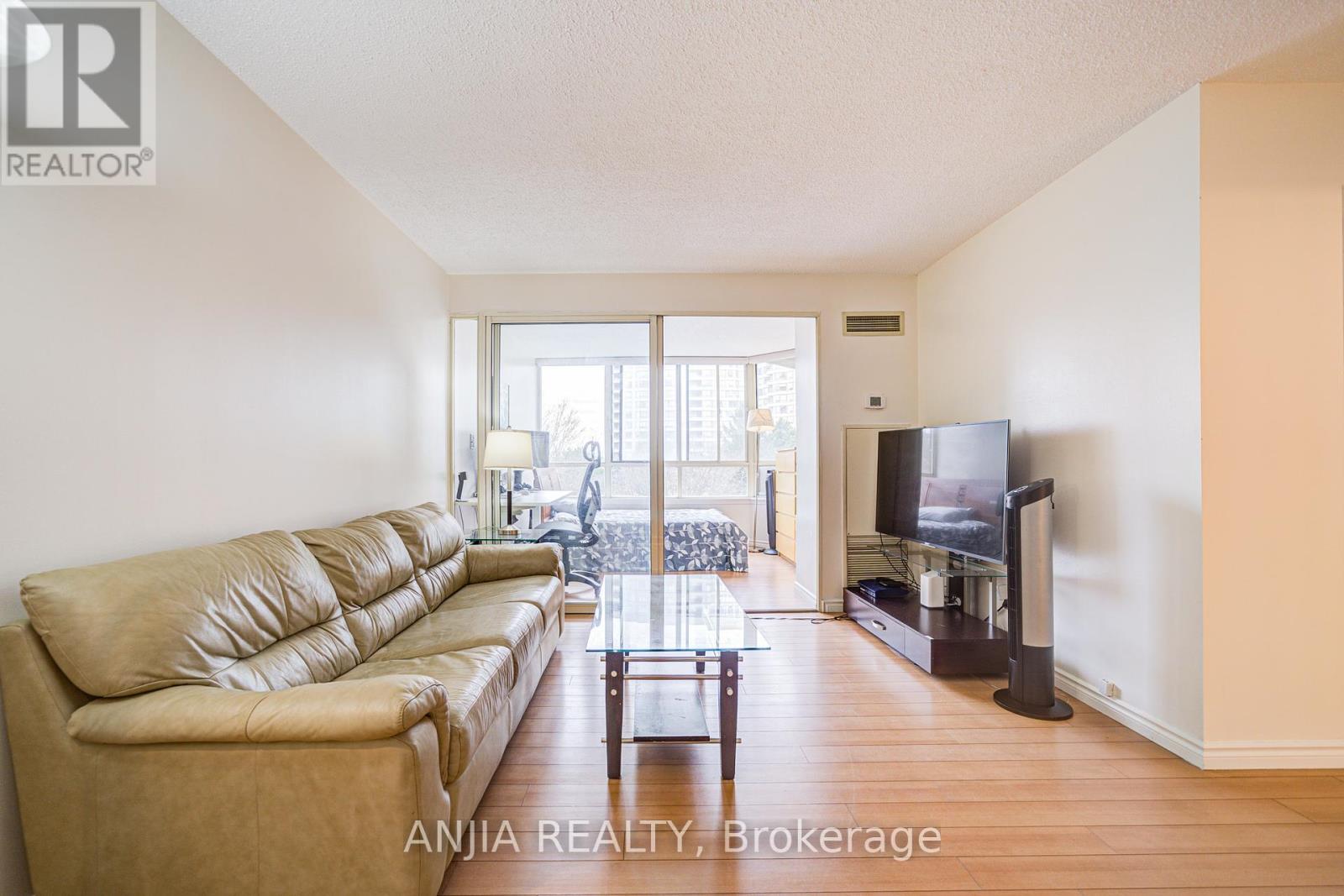 Photo 5 of 512 225 Bamburgh Circle, Toronto ON