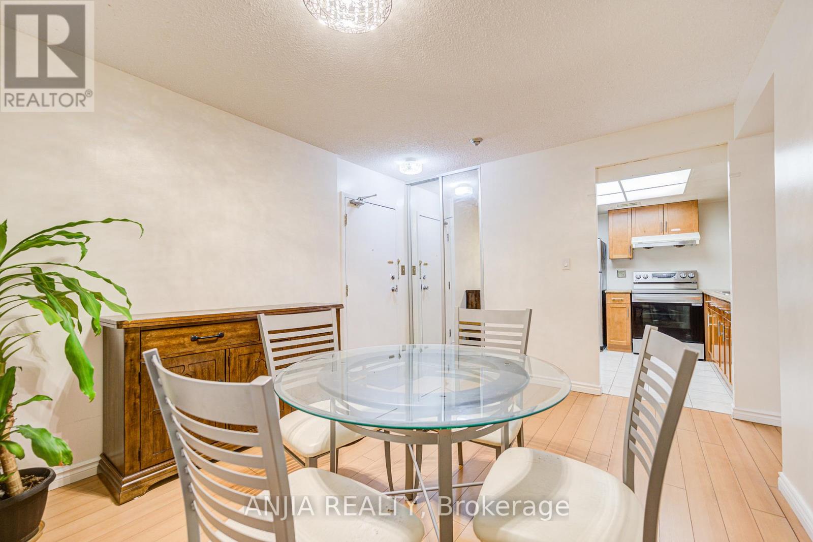 Photo 4 of 512 225 Bamburgh Circle, Toronto ON