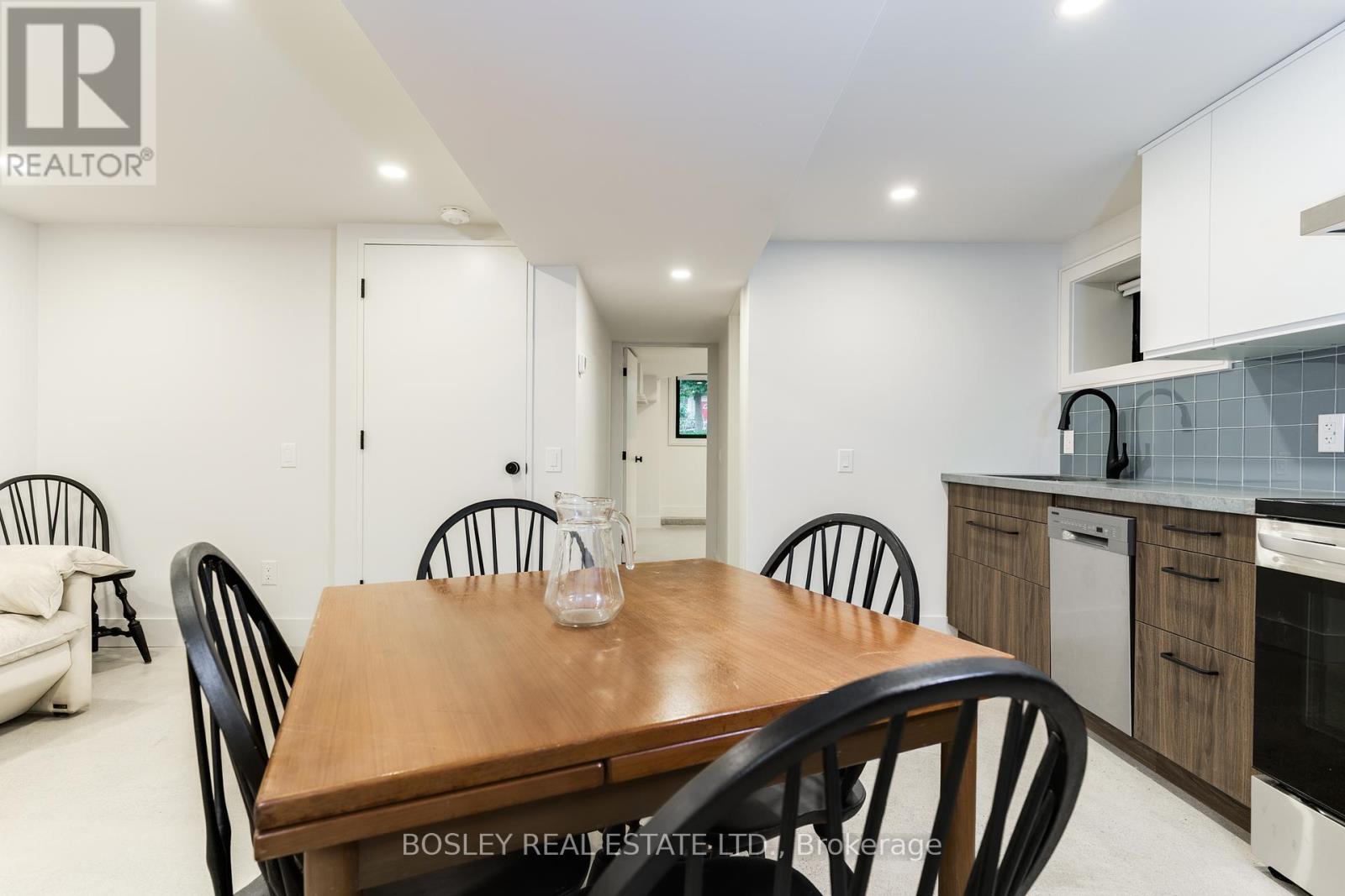 Photo 10 of Lower 47 Linnsmore Crescent, Toronto ON