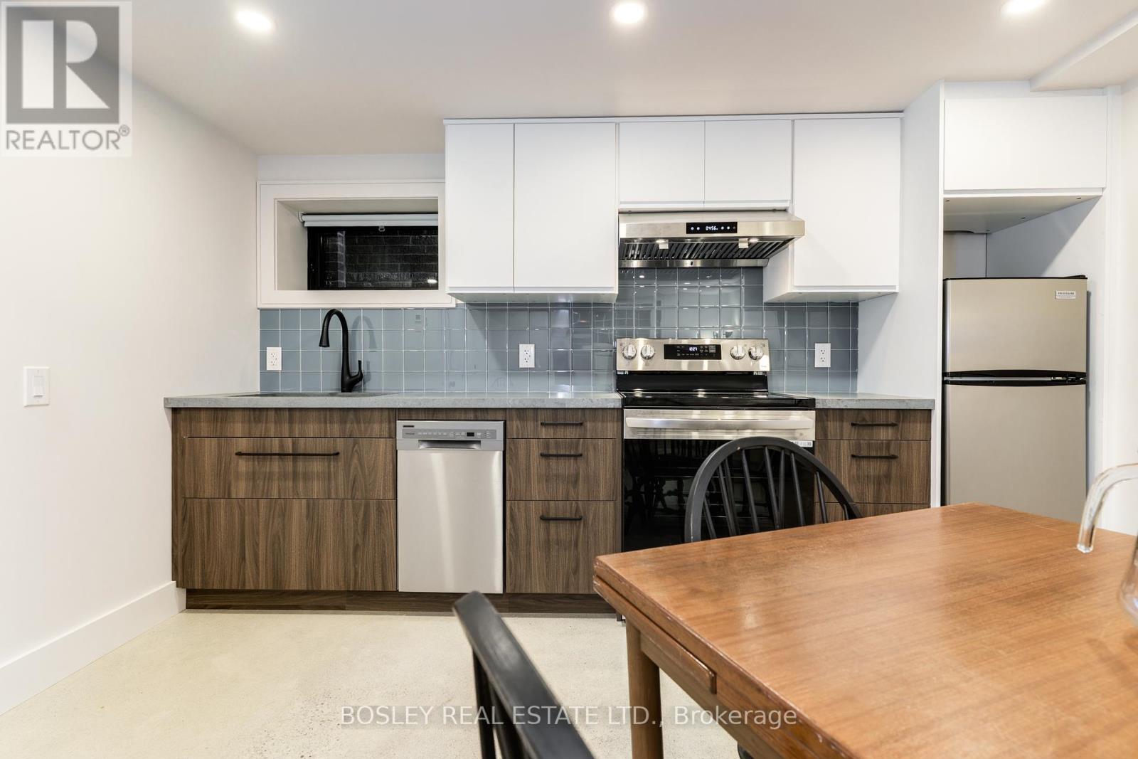 Photo 11 of Lower 47 Linnsmore Crescent, Toronto ON