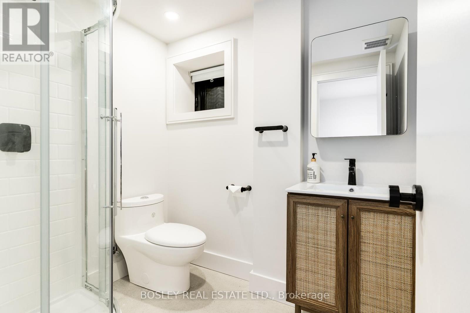 Photo 16 of Lower 47 Linnsmore Crescent, Toronto ON