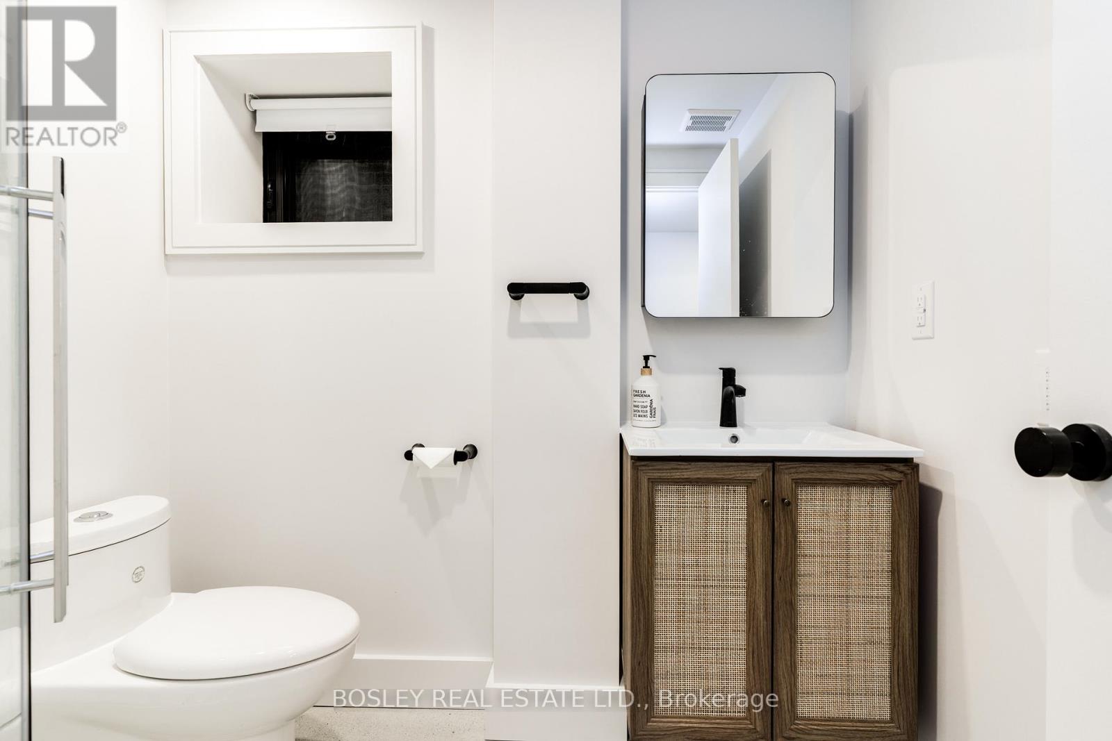 Photo 17 of Lower 47 Linnsmore Crescent, Toronto ON