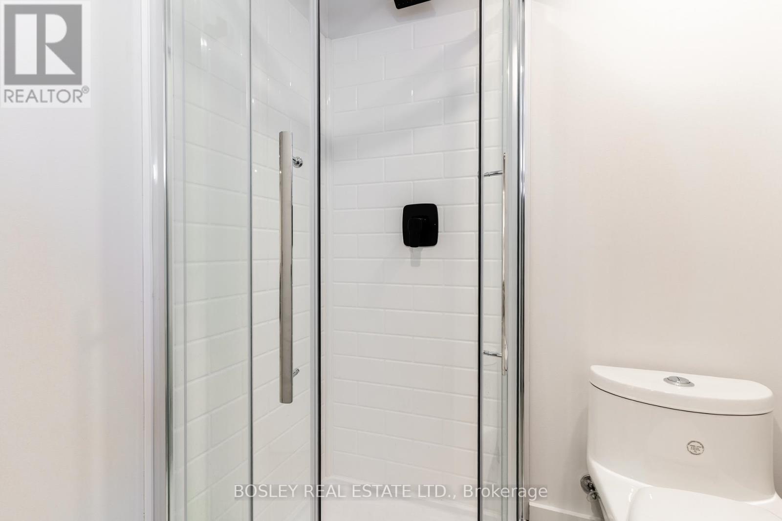 Photo 18 of Lower 47 Linnsmore Crescent, Toronto ON