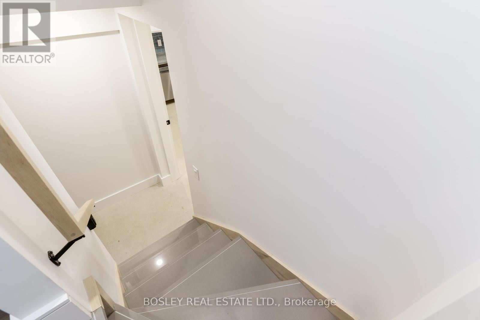 Photo 4 of Lower 47 Linnsmore Crescent, Toronto ON