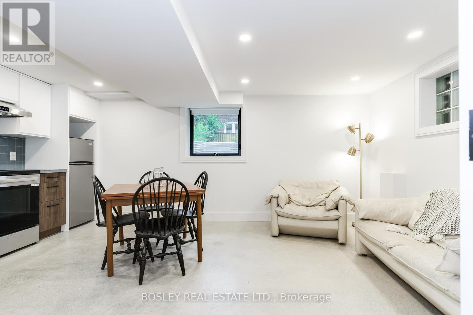 Photo 5 of Lower 47 Linnsmore Crescent, Toronto ON