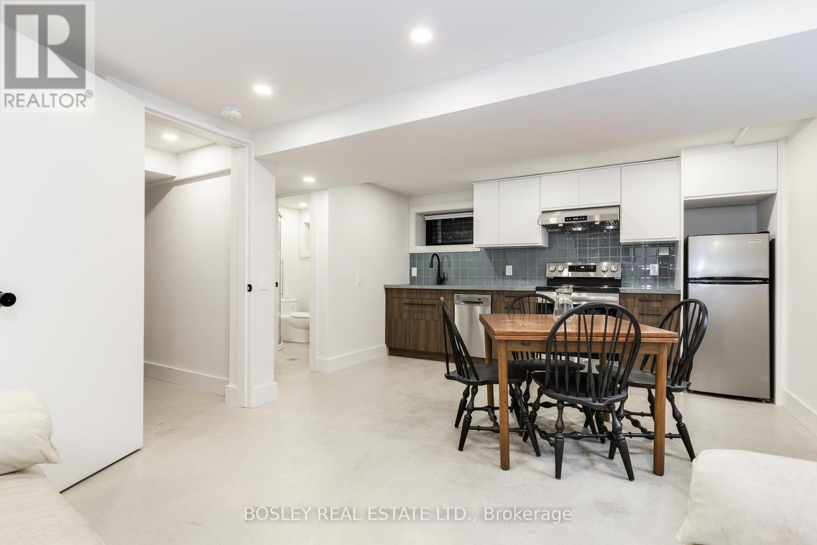 Photo 6 of Lower 47 Linnsmore Crescent, Toronto ON