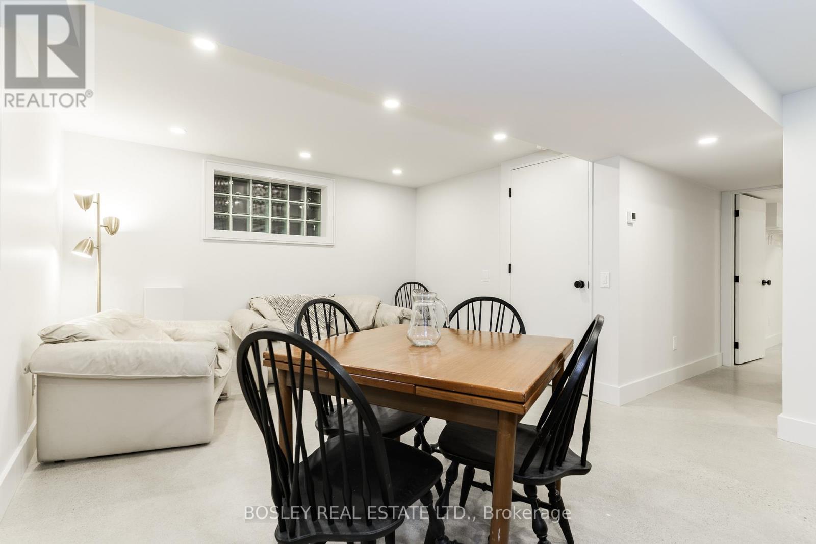 Photo 9 of Lower 47 Linnsmore Crescent, Toronto ON