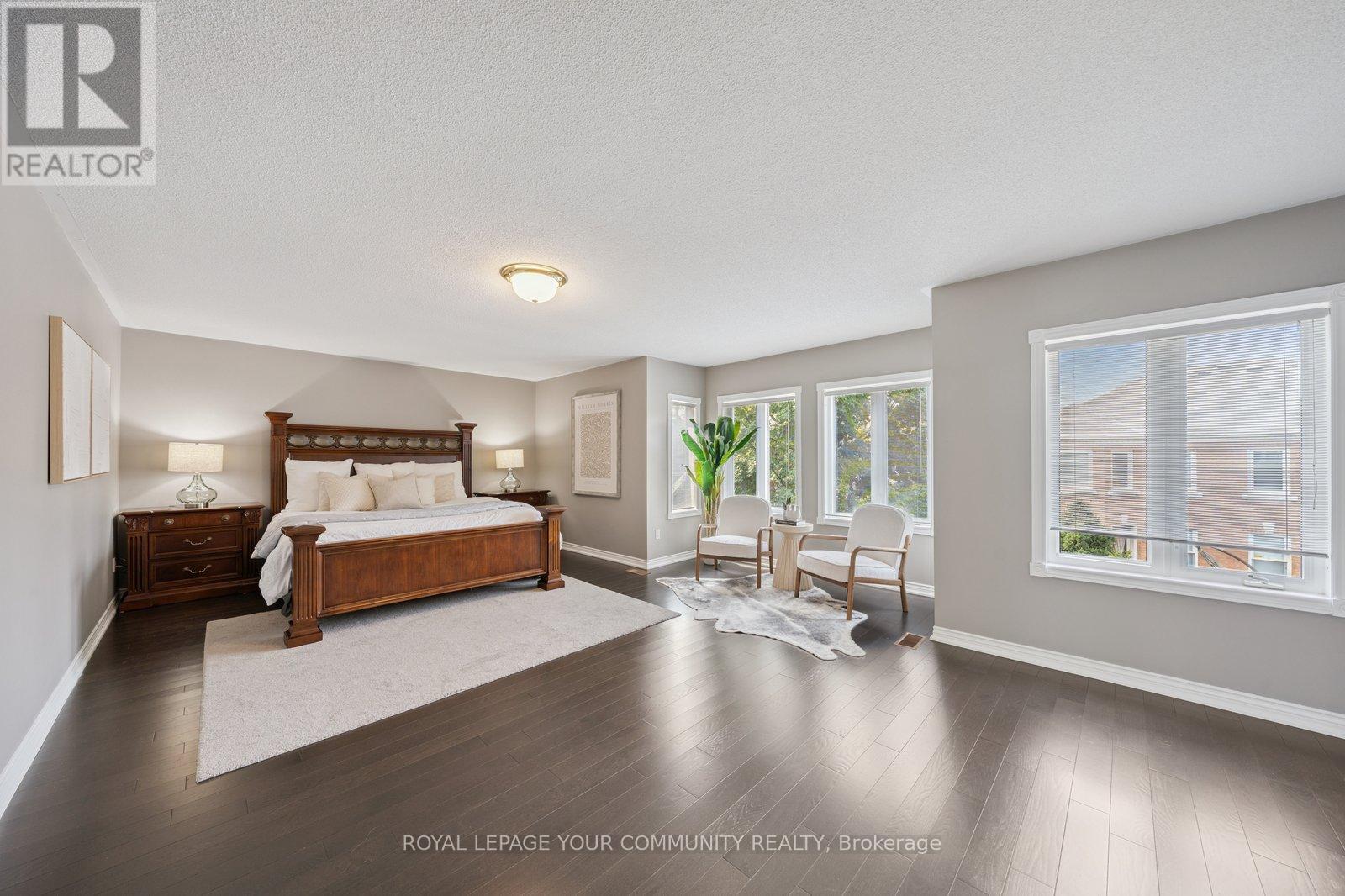 Photo 19 of 22 Theobalds Circle, Richmond Hill ON
