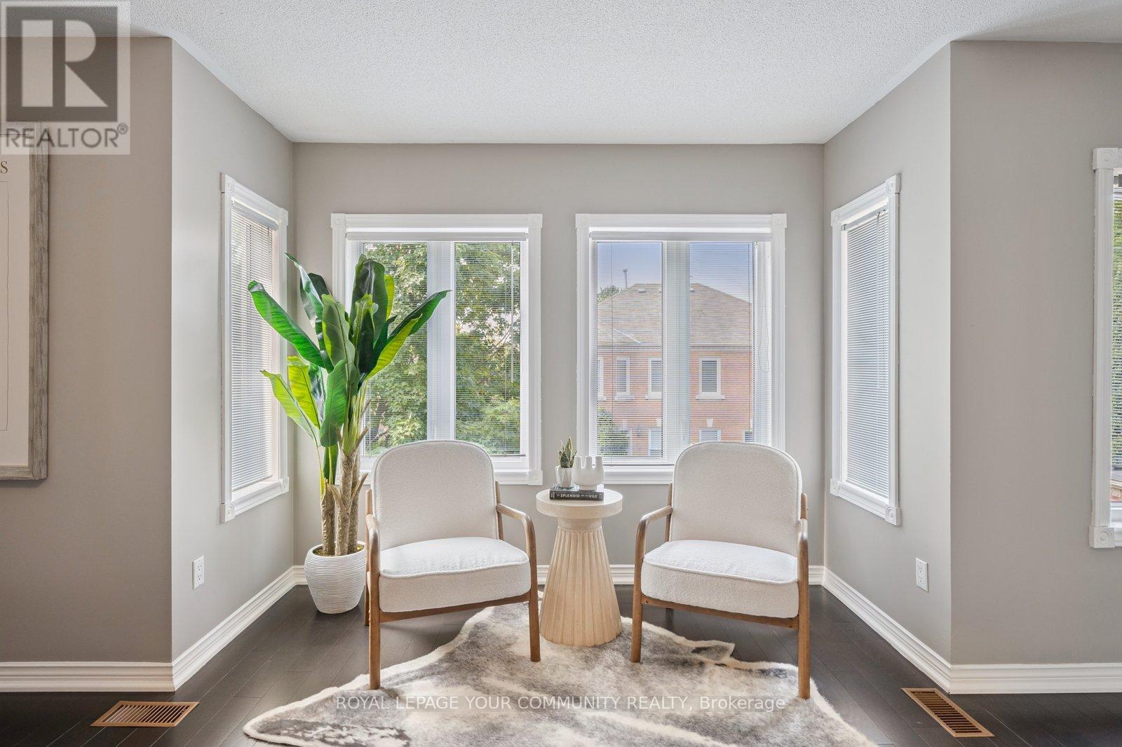 Photo 21 of 22 Theobalds Circle, Richmond Hill ON