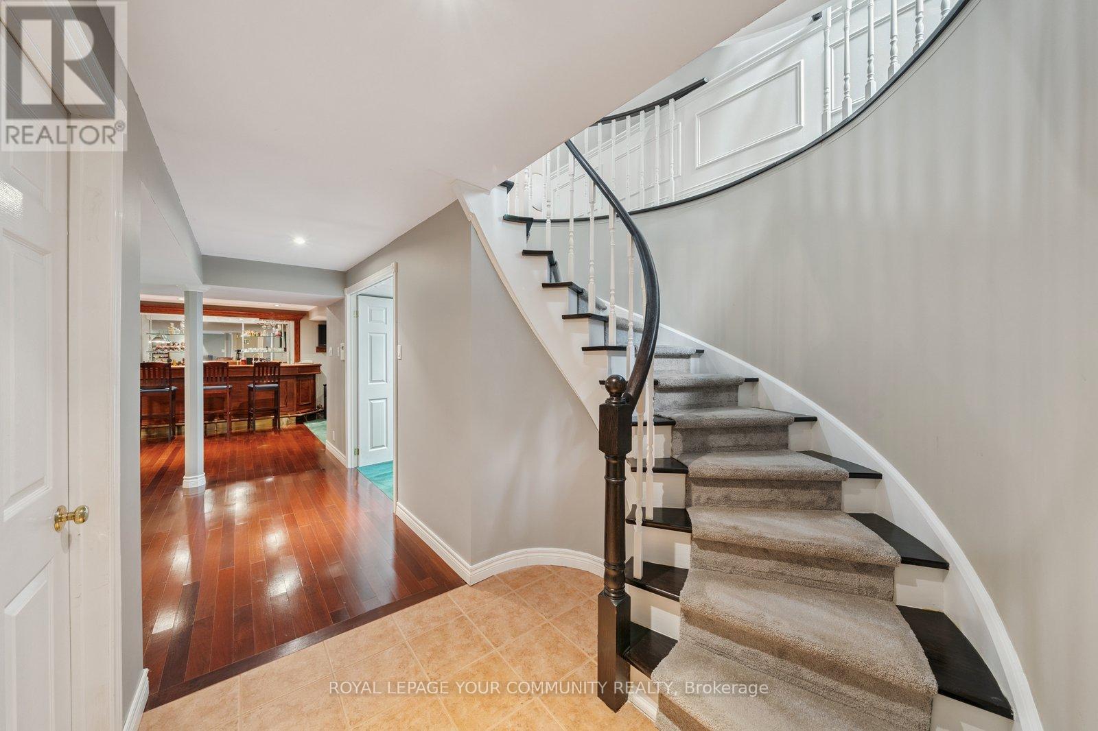 Photo 32 of 22 Theobalds Circle, Richmond Hill ON