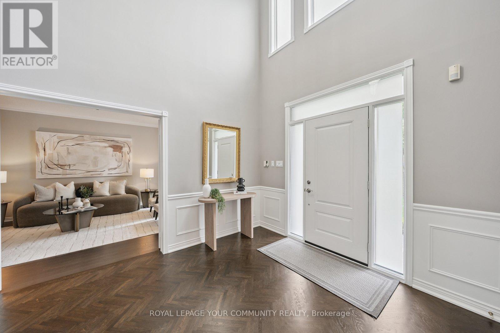 Photo 4 of 22 Theobalds Circle, Richmond Hill ON