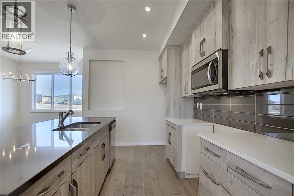 Photo 9 of 426 River Avenue, Cochrane AB