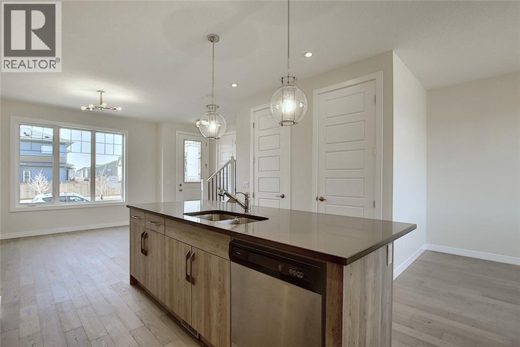 Photo 13 of 426 River Avenue, Cochrane AB