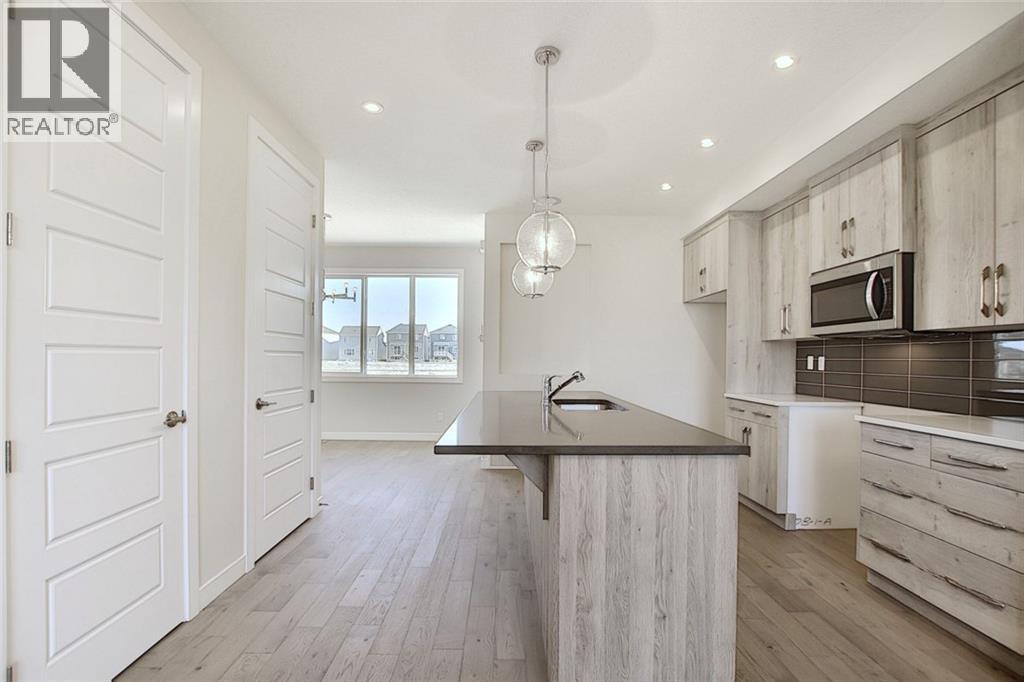 Photo 10 of 426 River Avenue, Cochrane AB