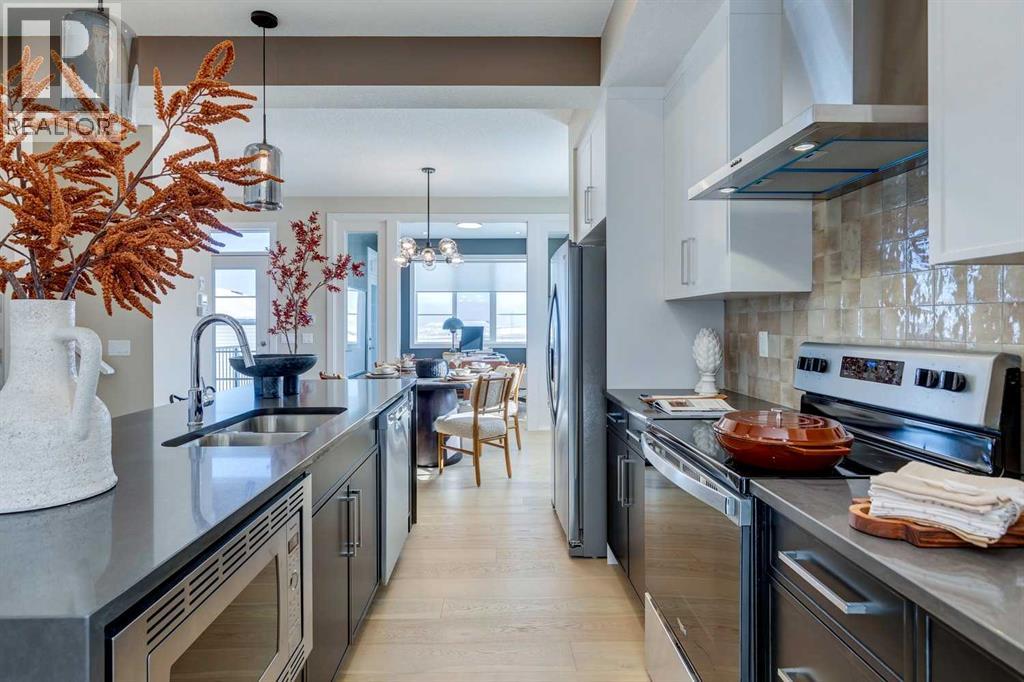 Photo 12 of 422 River Avenue, Cochrane AB