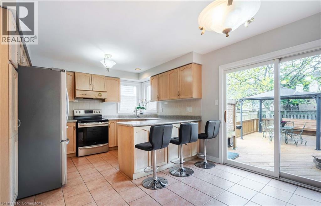 Photo 7 of 1262 Upper Paradise Road, Hamilton ON
