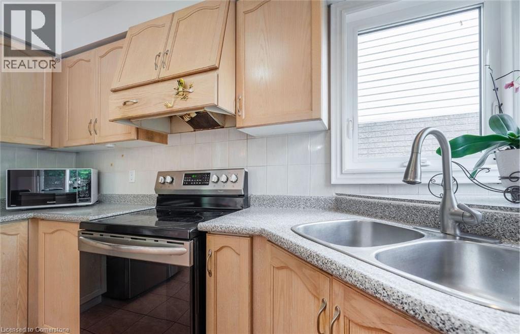 Photo 31 of 1262 Upper Paradise Road, Hamilton ON