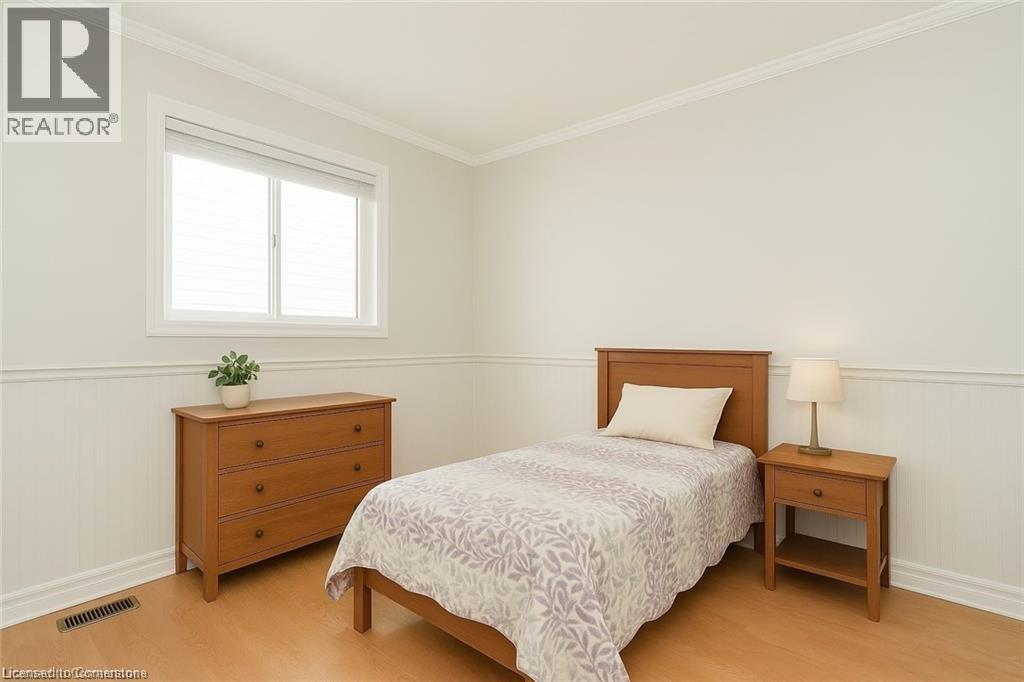 Photo 10 of 1262 Upper Paradise Road, Hamilton ON