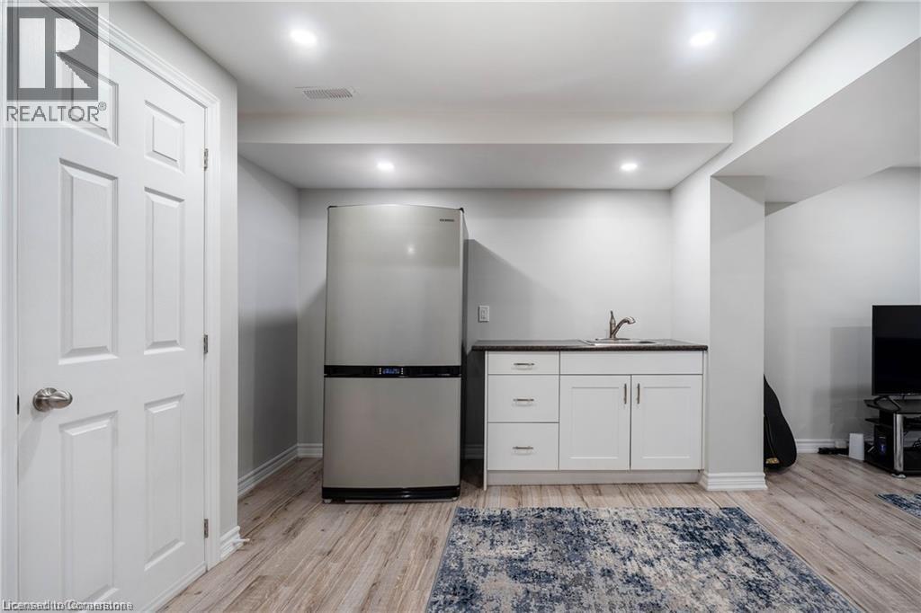 Photo 46 of 1262 Upper Paradise Road, Hamilton ON