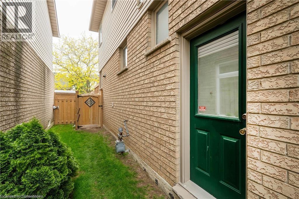 Photo 32 of 1262 Upper Paradise Road, Hamilton ON