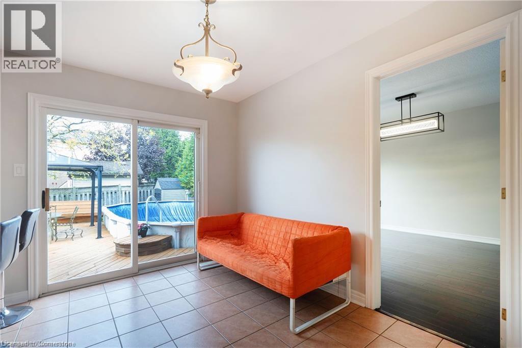 Photo 12 of 1262 Upper Paradise Road, Hamilton ON