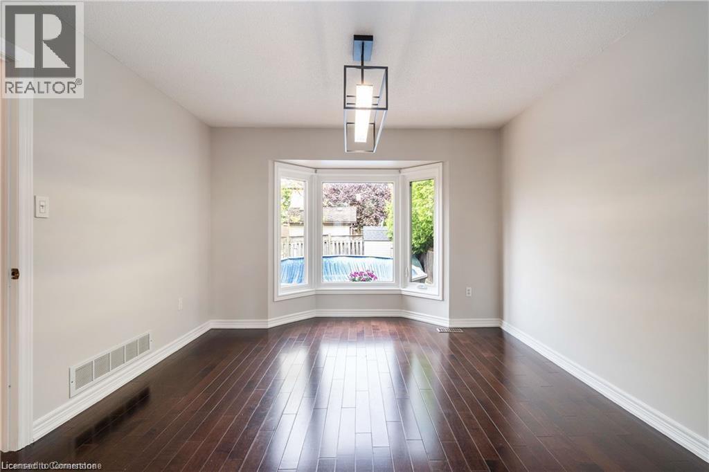 Photo 37 of 1262 Upper Paradise Road, Hamilton ON