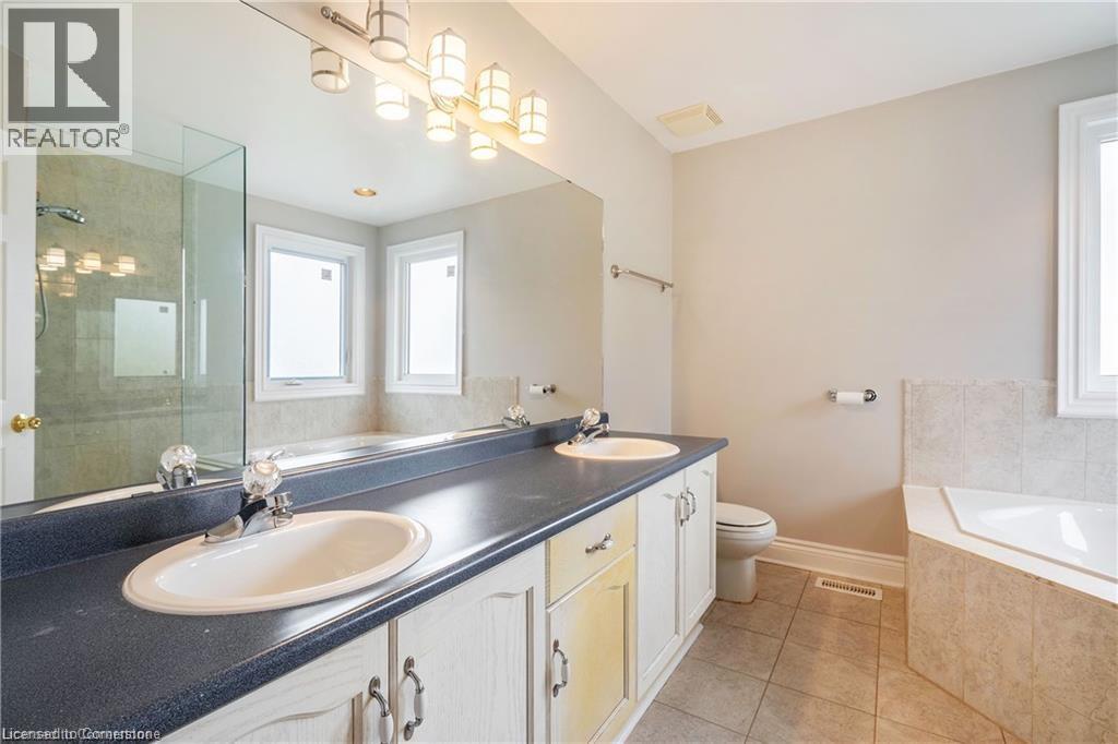 Photo 4 of 1262 Upper Paradise Road, Hamilton ON