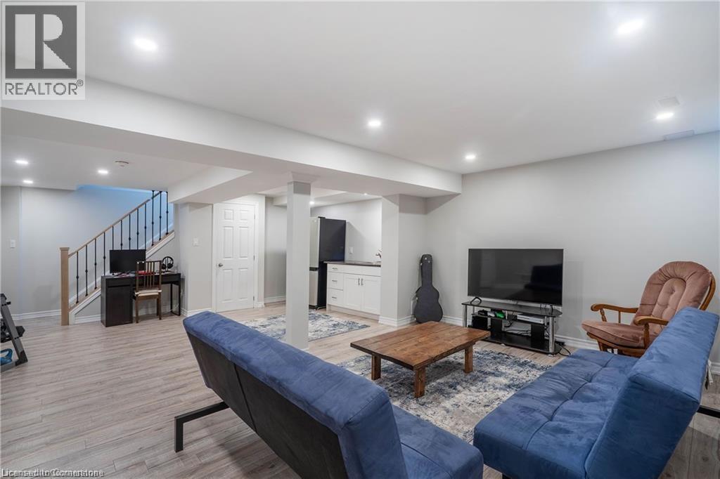 Photo 40 of 1262 Upper Paradise Road, Hamilton ON