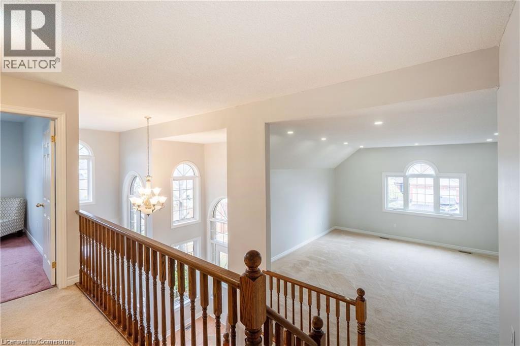 Photo 20 of 1262 Upper Paradise Road, Hamilton ON