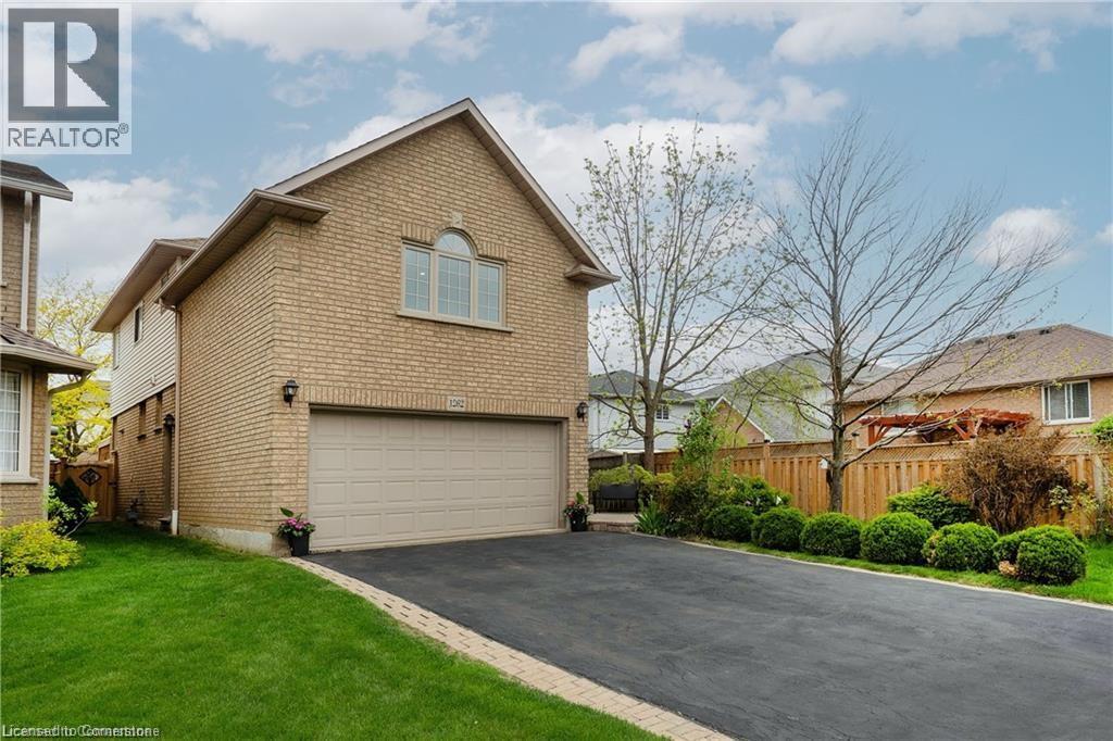 Photo 3 of 1262 Upper Paradise Road, Hamilton ON