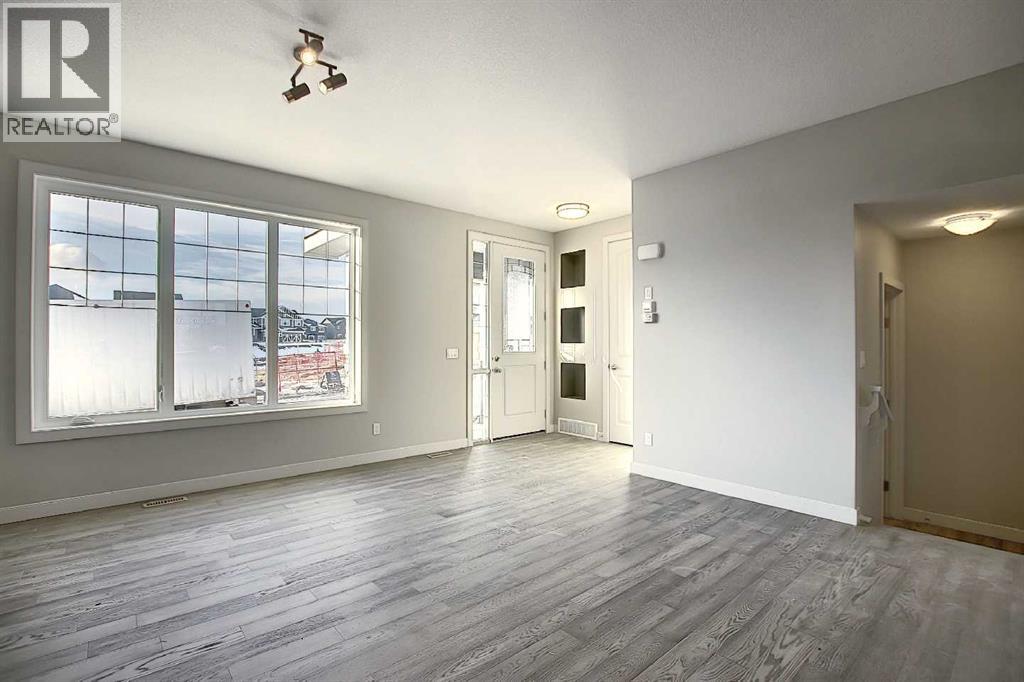 Photo 12 of 434 River Avenue, Cochrane AB