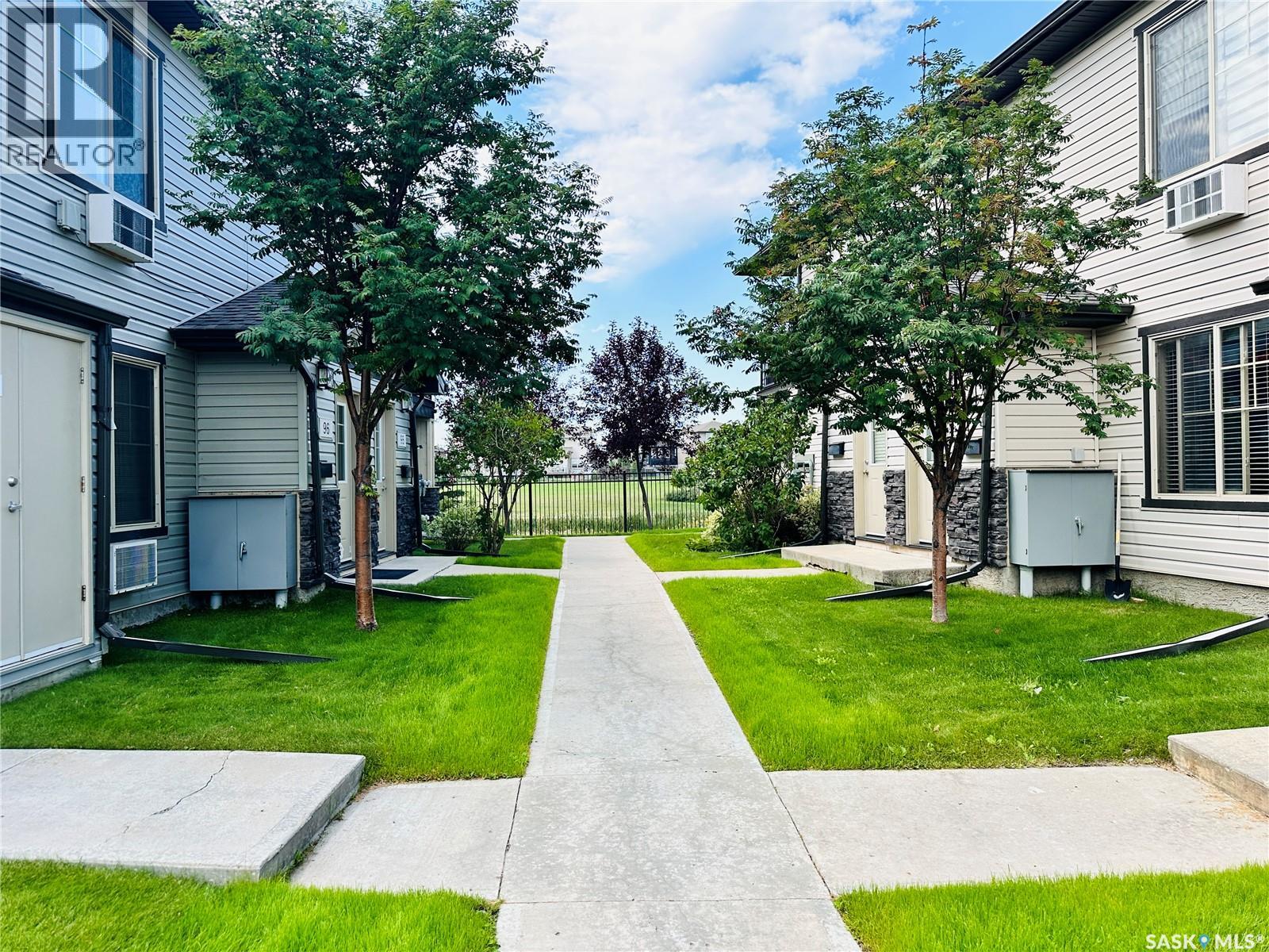 Photo 3 of 89 5047 James Hill Road, Regina SK