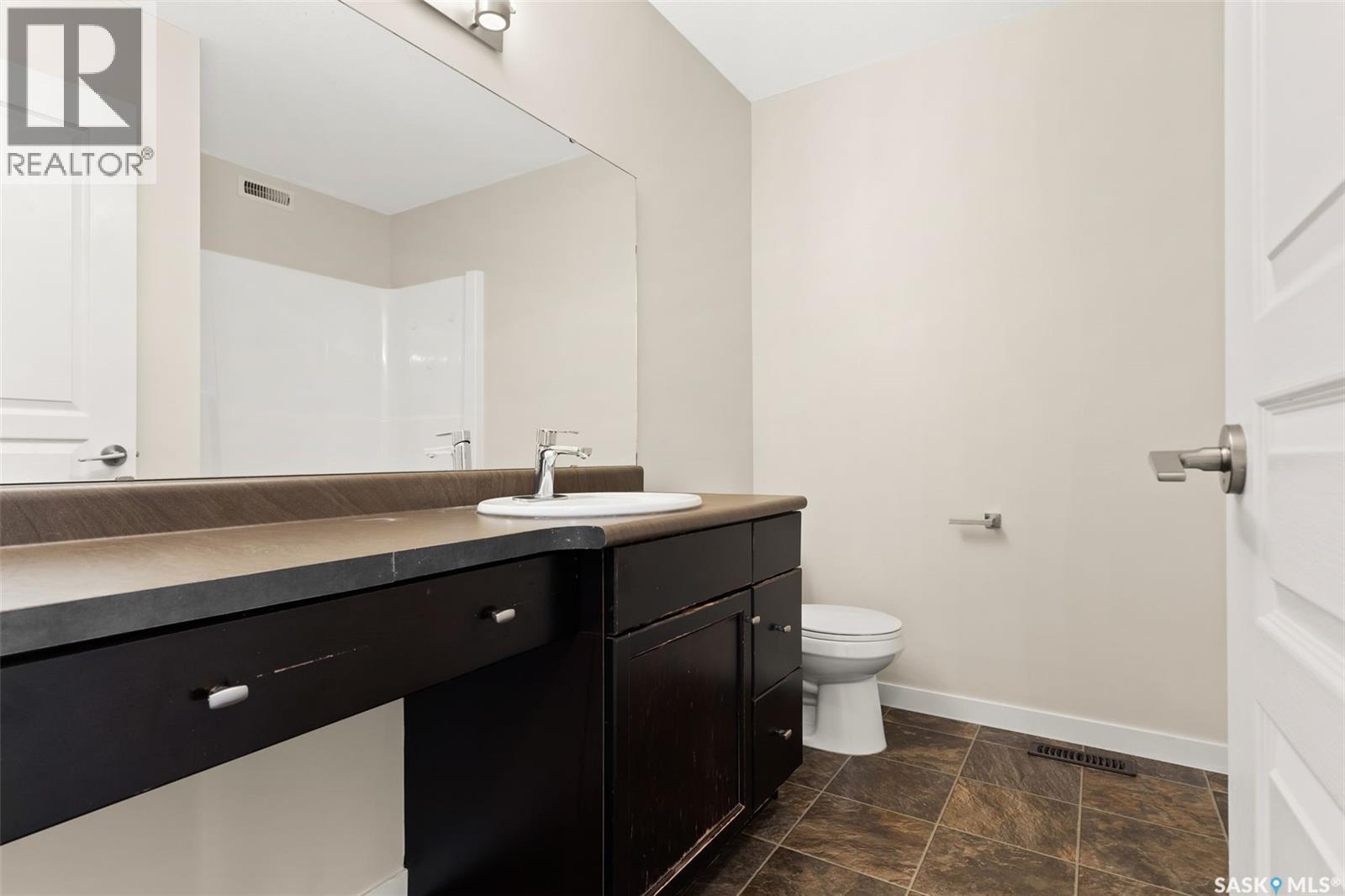 Photo 17 of 4 5004 James Hill Road, Regina SK