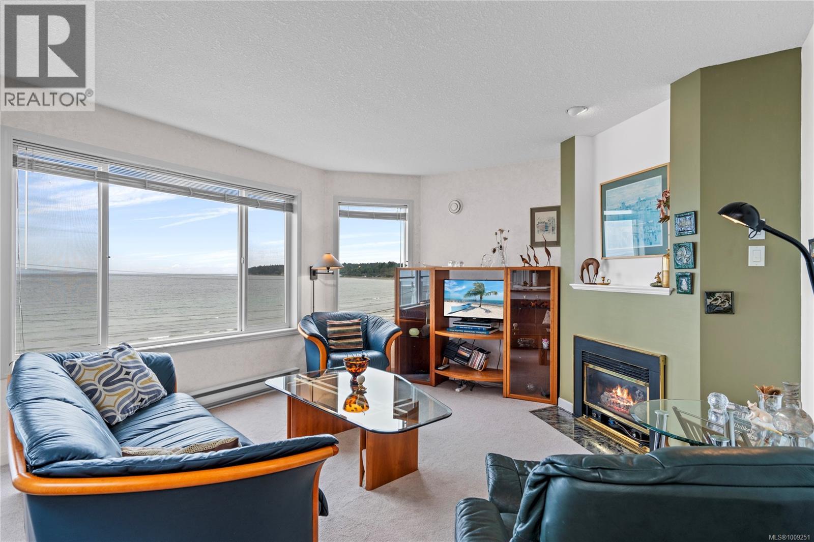 Photo 5 of 301 3156 Island Hwy W, Qualicum Beach BC