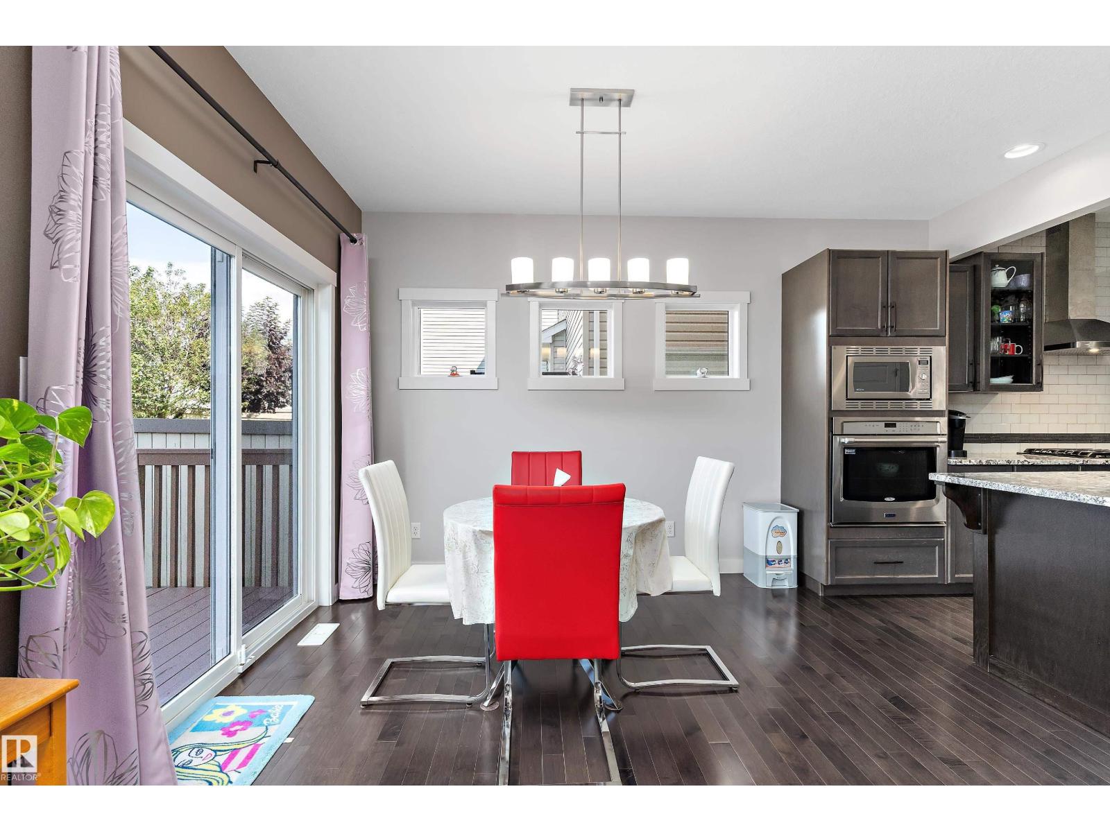 Photo 10 of 20620 97 Av Nw, Edmonton AB